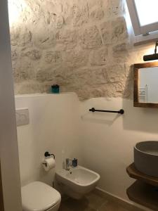 Koupelna v ubytování Trulli Pietraverde