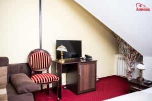 TV a/nebo společenská místnost v ubytování Hotel Zodiak