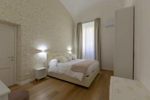 Posteľ alebo postele v izbe v ubytovaní FLORENCE FIORINO APARTMENT