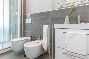 A bathroom at JOIVY Bright Apartment for 4 next to City Life