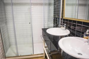 Ένα μπάνιο στο In Barcelos Hostel & Guest House
