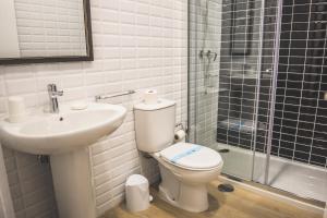 Ένα μπάνιο στο In Barcelos Hostel & Guest House