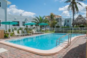 The swimming pool at or close to Hollywood Beach Seaside