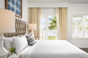 Giường trong phòng chung tại Parrot Key Hotel & Villas