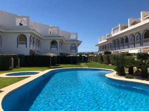The swimming pool at or close to Torre Almadrava