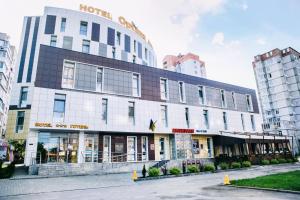 a hotel building in the middle of a street at Optima Vinnytsia in Vinnytsya
