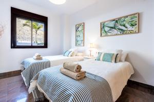 Postel nebo postele na pokoji v ubytování Sur Suites Buena Vista + 20 fotografií