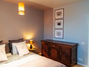 En eller flere senge i et værelse på ParkLake Design Apartment - Fabulous View - Netflix