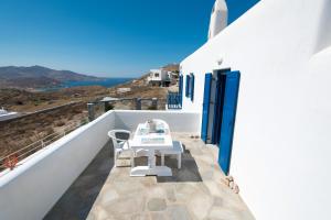 Foto dalla galleria di Mykonos Pro-care Suites ad Áno Merá