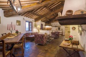 Posezení v ubytování Castello Di Proceno Albergo Diffuso In Dimora D'Epoca