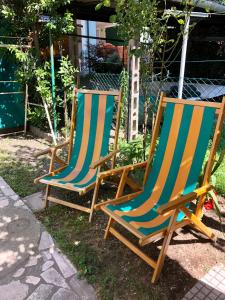 two lawn chairs sitting on the grass in a yard at Da Scilla in Punta Marina