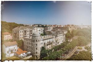 widok miasta z lotu ptaka z budynkami w obiekcie Lifestyle Apartments w Puli