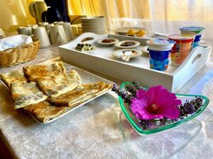 Đồ ăn tại/gần nhà khách