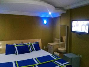 Postel nebo postele na pokoji v ubytování TheoDawn Hotels @ Suite 29