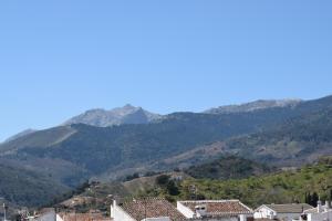 A general mountain view or a mountain view taken from Az apartmant
