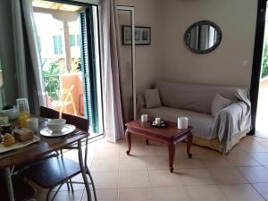 A seating area at Casa memories
