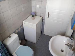 A bathroom at Casa memories