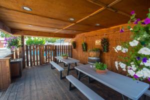 Balkon oz. terasa v nastanitvi Rustic Inn