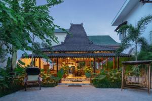 Un jardín fuera de Diana Hotel Jogja