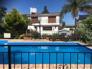 a house with a swimming pool in front of a house at Unsleben in Villa Carlos Paz