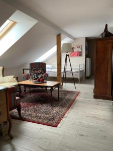 a living room with a table and a bed at Olszynowy Dwór in Zwola Poduchowna