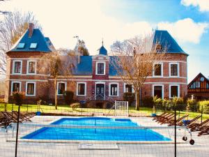 Πισίνα στο ή κοντά στο Chateau de la Vallee - East or West Wing (each wing self-contained with own entrance)