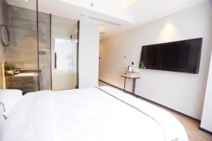 Voodi või voodid majutusasutuse Hangzhou Yuqi Hotel - West Lake Scenic Area Branch toas