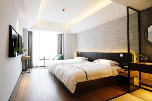Voodi või voodid majutusasutuse Hangzhou Yuqi Hotel - West Lake Scenic Area Branch toas +37 fotot