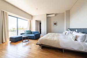 Letto o letti in una camera di the salon 伊豆高原 Hotels & Resort