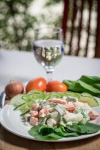 Makanan di atau berdekatan hotel