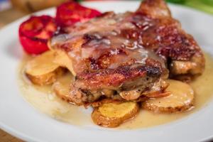 Makanan di atau berdekatan hotel