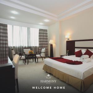 Postel nebo postele na pokoji v ubytování Harmony Hotel
