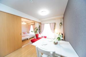 Postel nebo postele na pokoji v ubytování Miraie Osaka Higashinari202