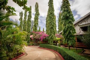 Taman di luar Ruby True Hotel