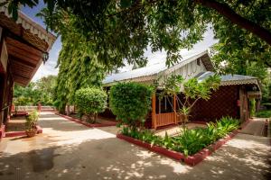 Taman di luar Ruby True Hotel