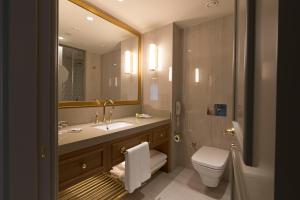 A bathroom at Millennium Istanbul Golden Horn