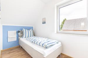 a bed in a room with a window at Siedlerstraße in Leer