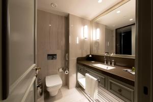 A bathroom at Millennium Istanbul Golden Horn