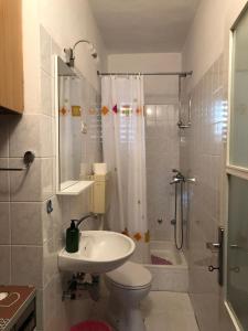 Ein Badezimmer in der Unterkunft Apartment DAZ
