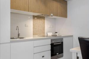 A kitchen or kitchenette at Hi 5 stars luxury Adelaide City Apartment