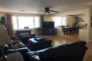 A seating area at 4 Bed 2 Bath Vacation home in Ossipee