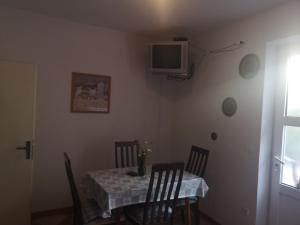 TV a/nebo společenská místnost v ubytování Apartmani Sea