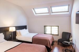 a bedroom with a bed and a desk at Majestic Hotel & Spa Barcelona GL in Barcelona
