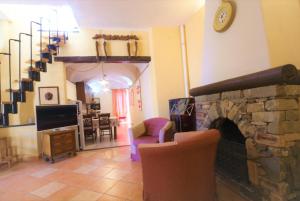 a living room with a stone fireplace with a tv at da Patrick in Costarainera