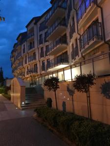 a large apartment building with lights on at Apartament Villa Marea 22 in Międzyzdroje