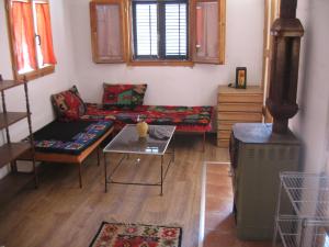 Χώρος καθιστικού στο Cosy Cottage on Avala Mountain