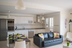 A kitchen or kitchenette at Lajas De Chapin FREE WIFI