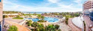 Bazén v ubytování Danat Jebel Dhanna Resort nebo v jeho okolí