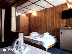 Кровать или кровати в номере Casa Rodica str. Clabucetului 28