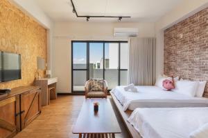 黑琵軼棧湖濱旅宿 K&B Happy Hostel房間的床